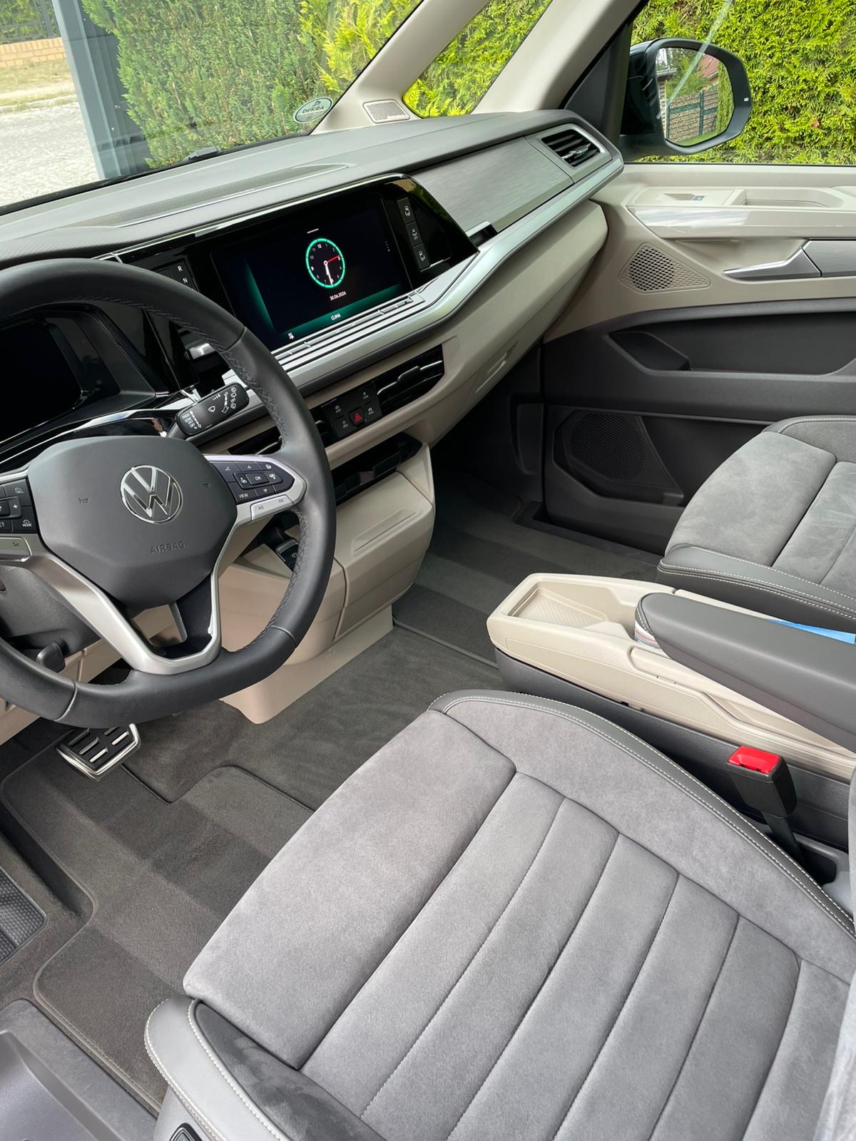 VW Multivan · Cockpit & Vordersitze